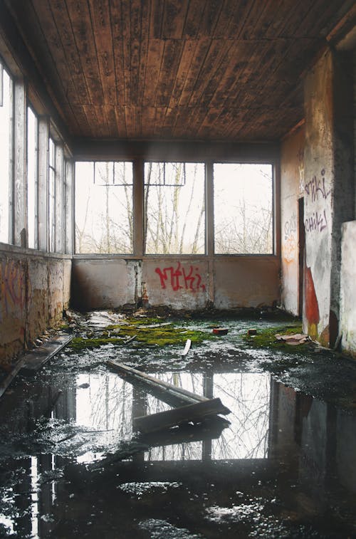 Darmowe zdjęcie z galerii z opuszczony, opuszczony budynek, woda