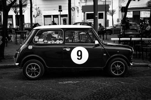 Darmowe zdjęcie z galerii z czarno-biały, klasyczny samochód, mini cooper