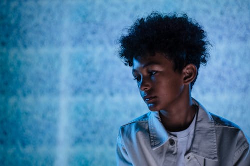 Kostenloses Stock Foto zu afroamerikaner junge, begrifflich, jung