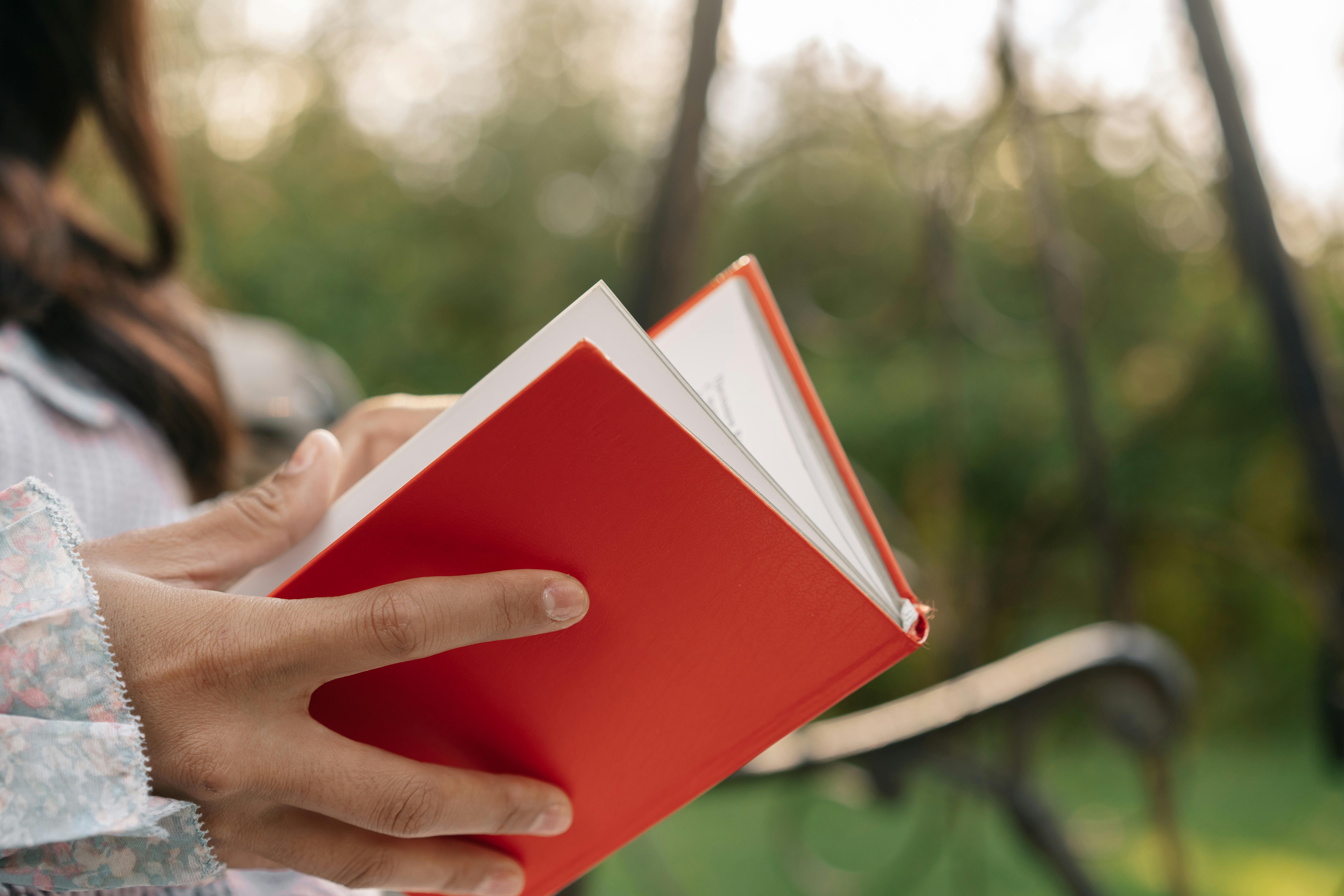 5 powerful personal finance books to read this weekend to transform your money mindset and attain financial freedom — Photo b