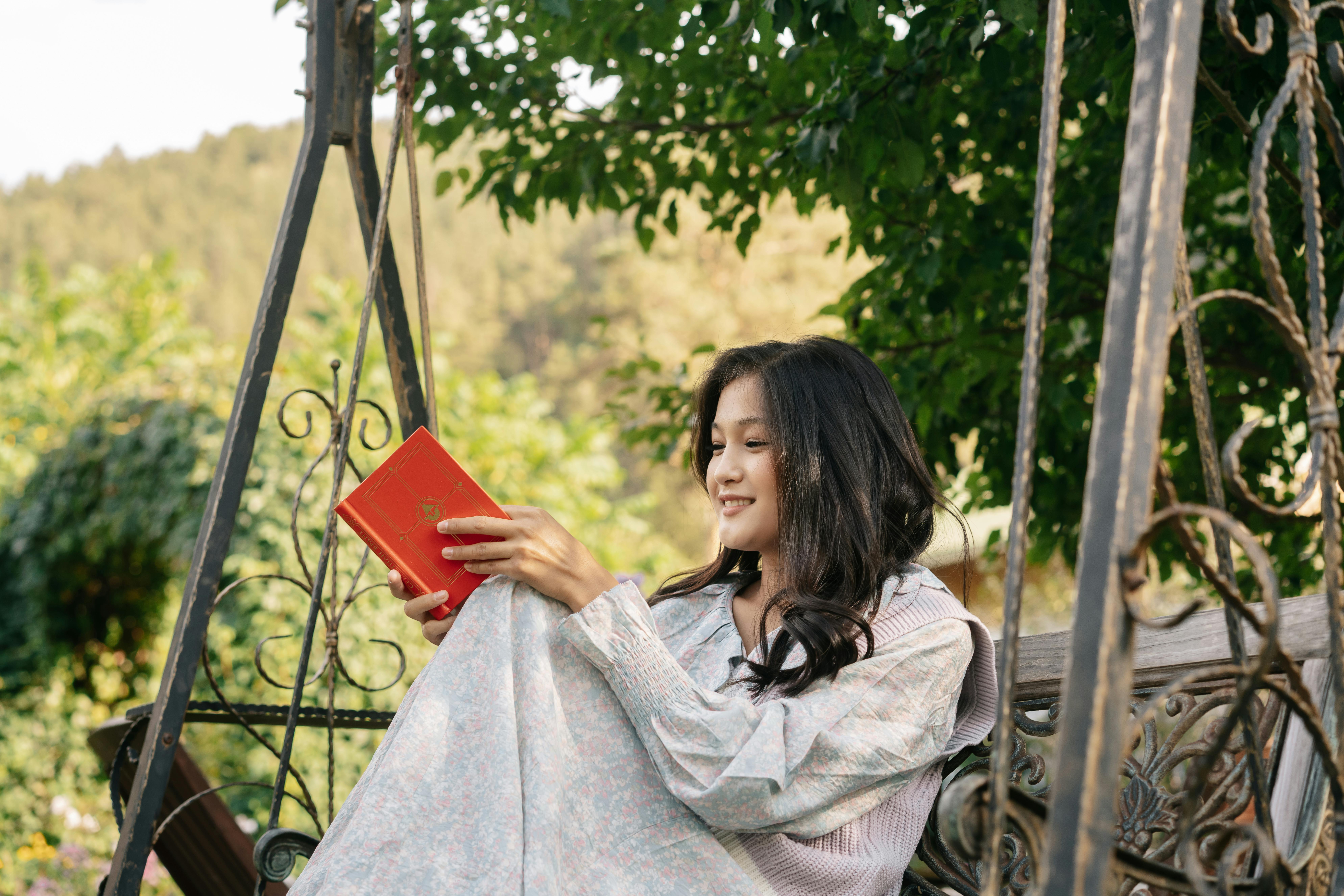 6 Books to Support Your Personal Growth This Year — Photo by Mikhail Nilov on Pexels