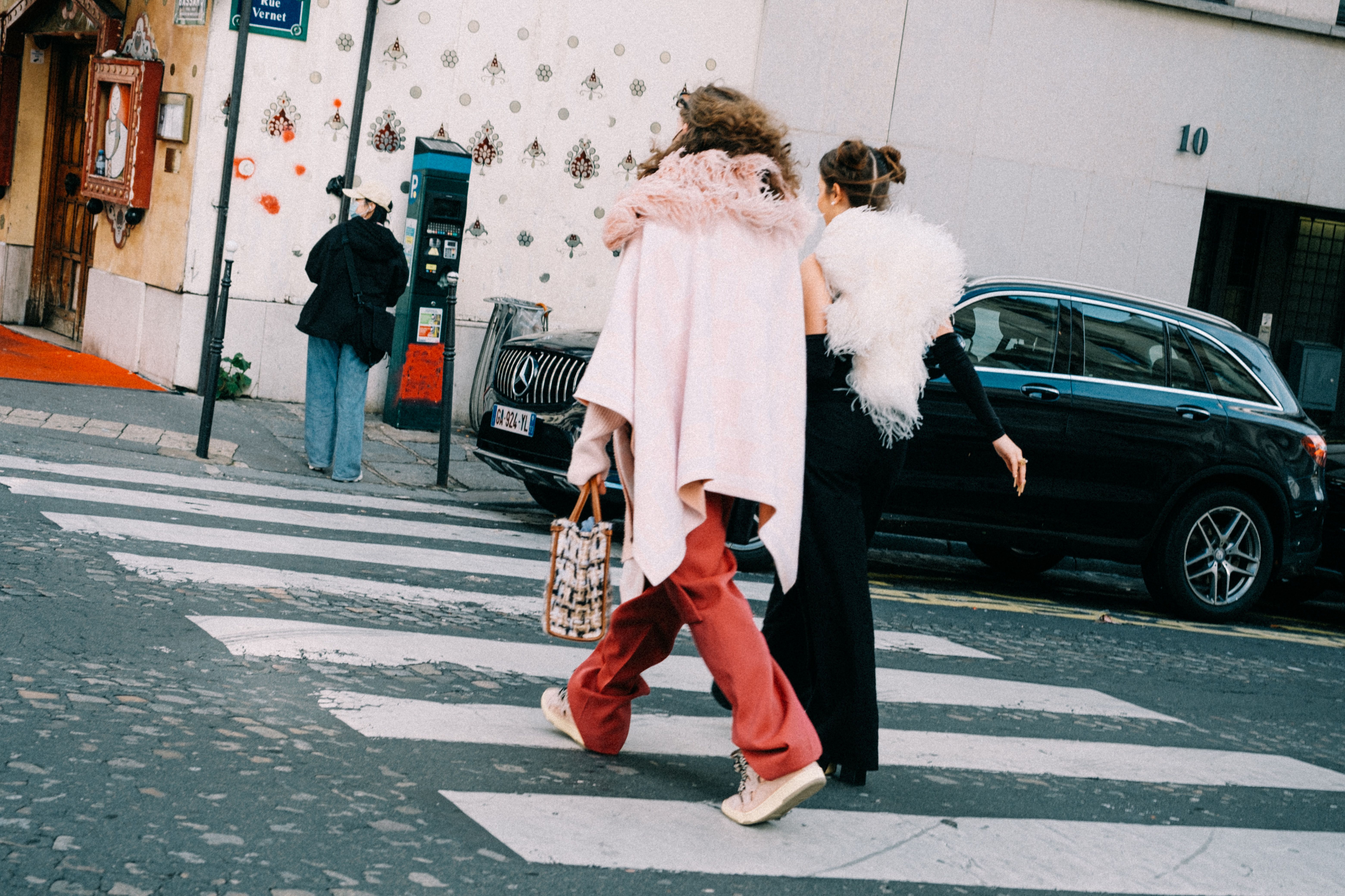 L’Art de l’Harmonie Matinale : Comment la Mode Française et les Soins Personnels Révèlent Votre Chic