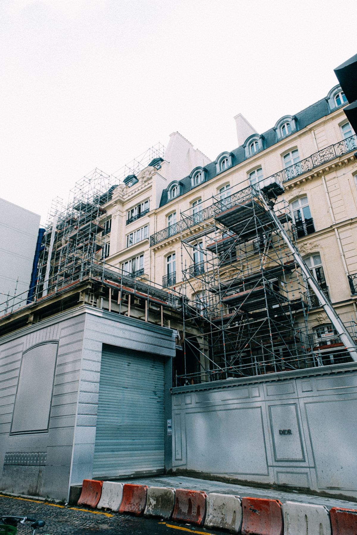 Avant — Façade enduit — Rochefort