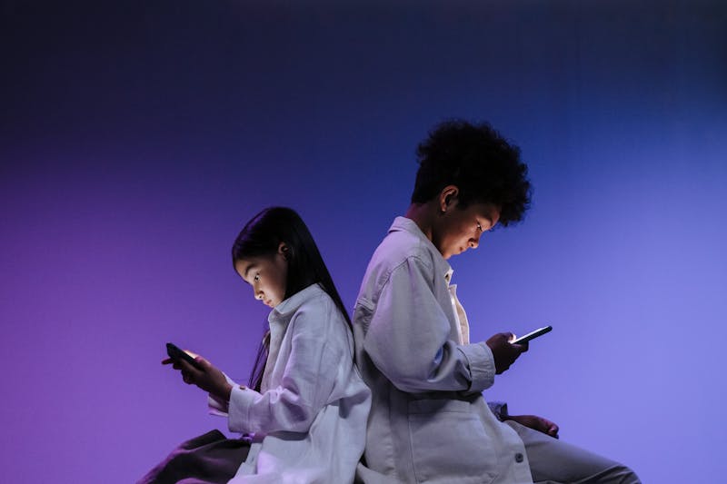 Person with Smartphone