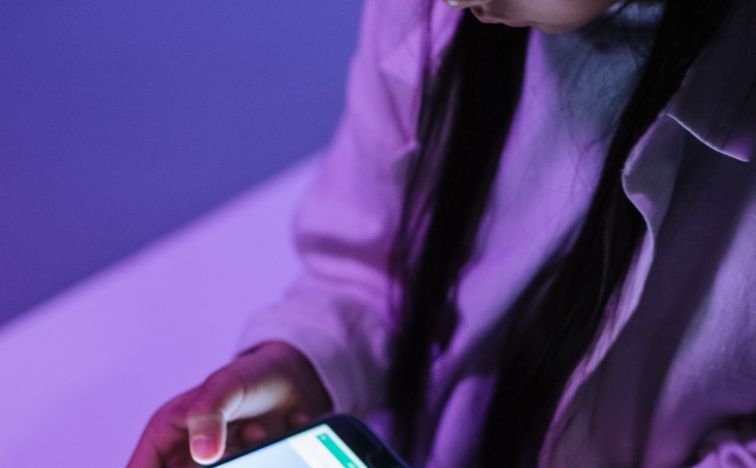 Online dating: starting a conversation on a niche platform