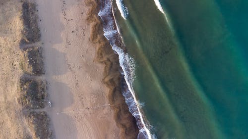 Foto d'estoc gratuïta de Costa, foto des d'un dron, fotografia aèria