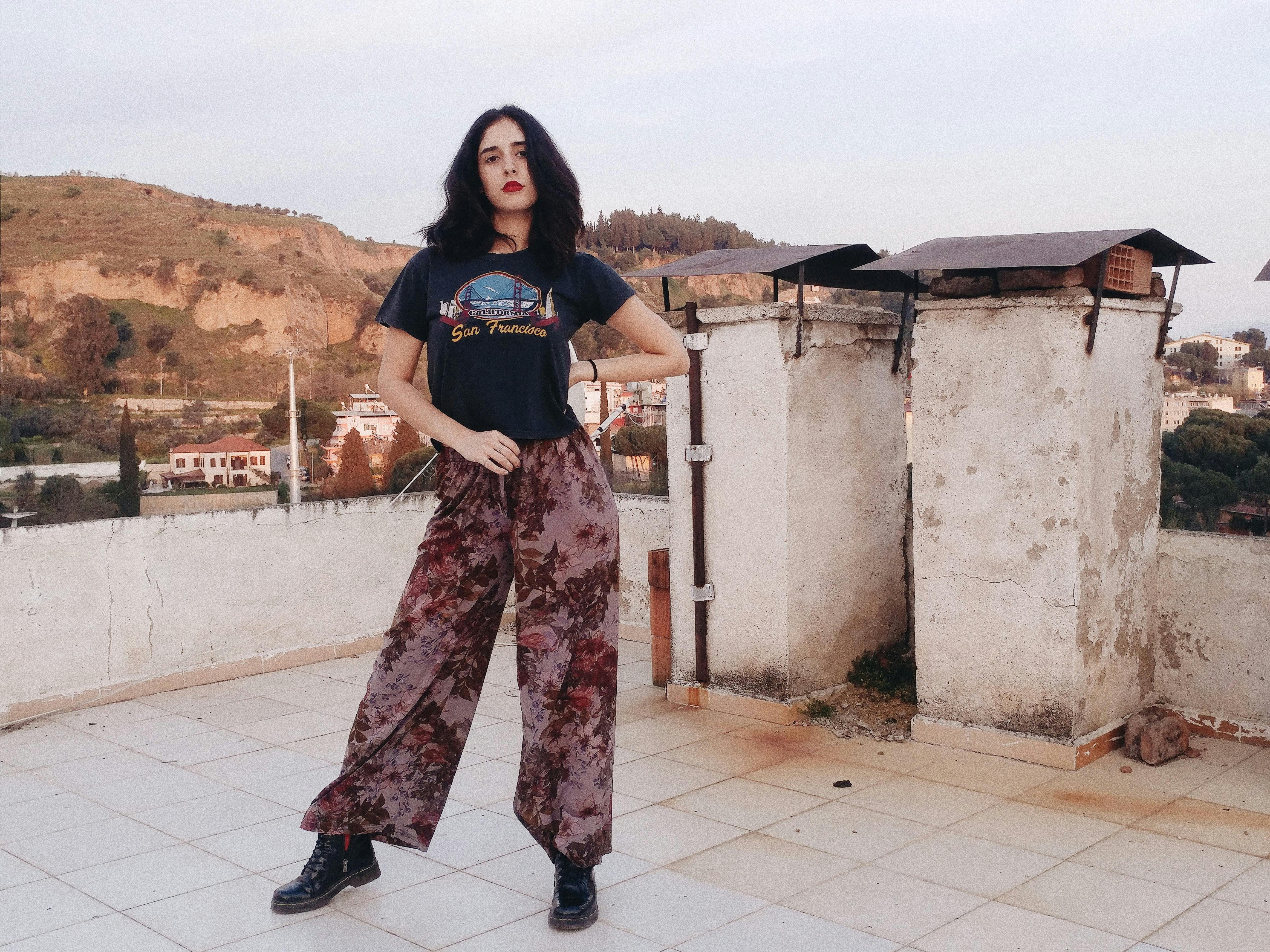 From vintage tops to maxi skirts, build your summer wardrobe with these it girl fashion trends — Photo by armağan başaran on 