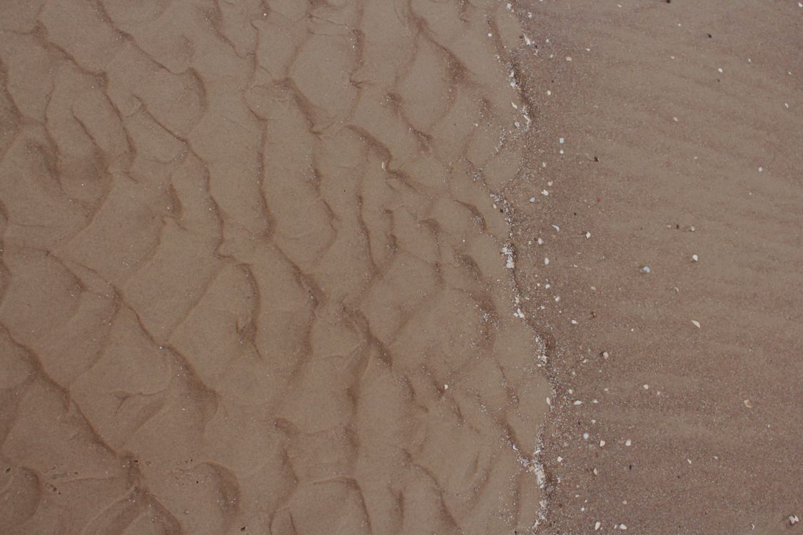 Patterns on Sand · Free Stock Photo
