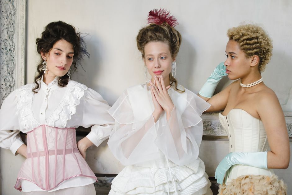 how to wear a corset top as outerwear