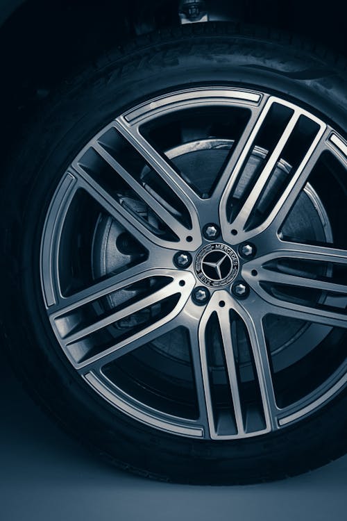 Mercedes-Benz Logo on Car Rim · Free Stock Photo