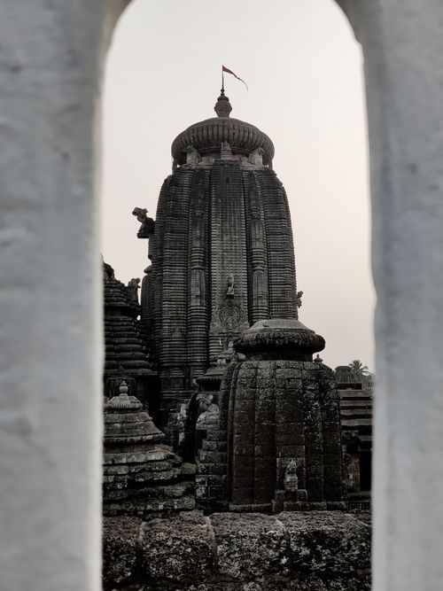 Free A striking view of the historic Lingaraj Temple in Bhubaneswar, Odisha. Stock Photo