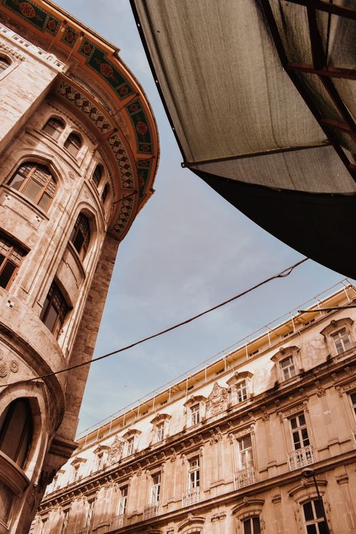Free Captivating view of historic buildings in Istanbul showcasing intricate architecture and urban design. Stock Photo