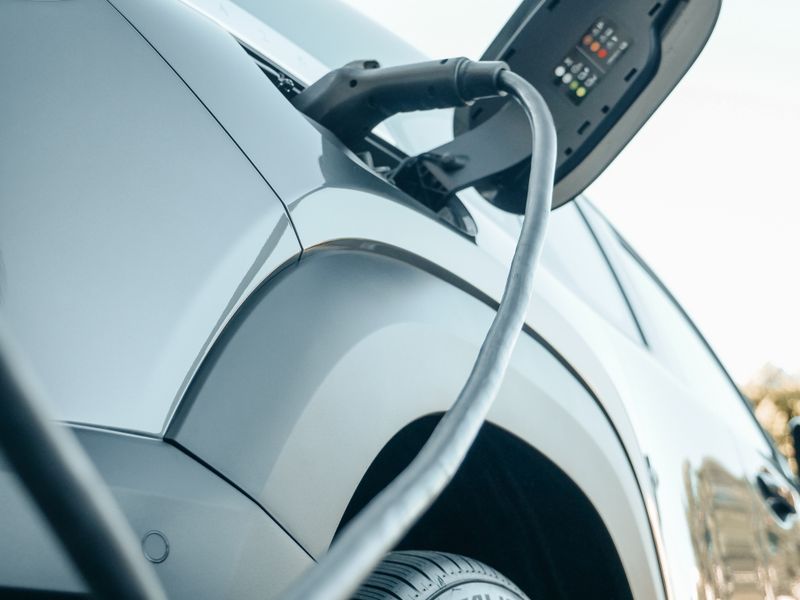 Battery-electric car charging