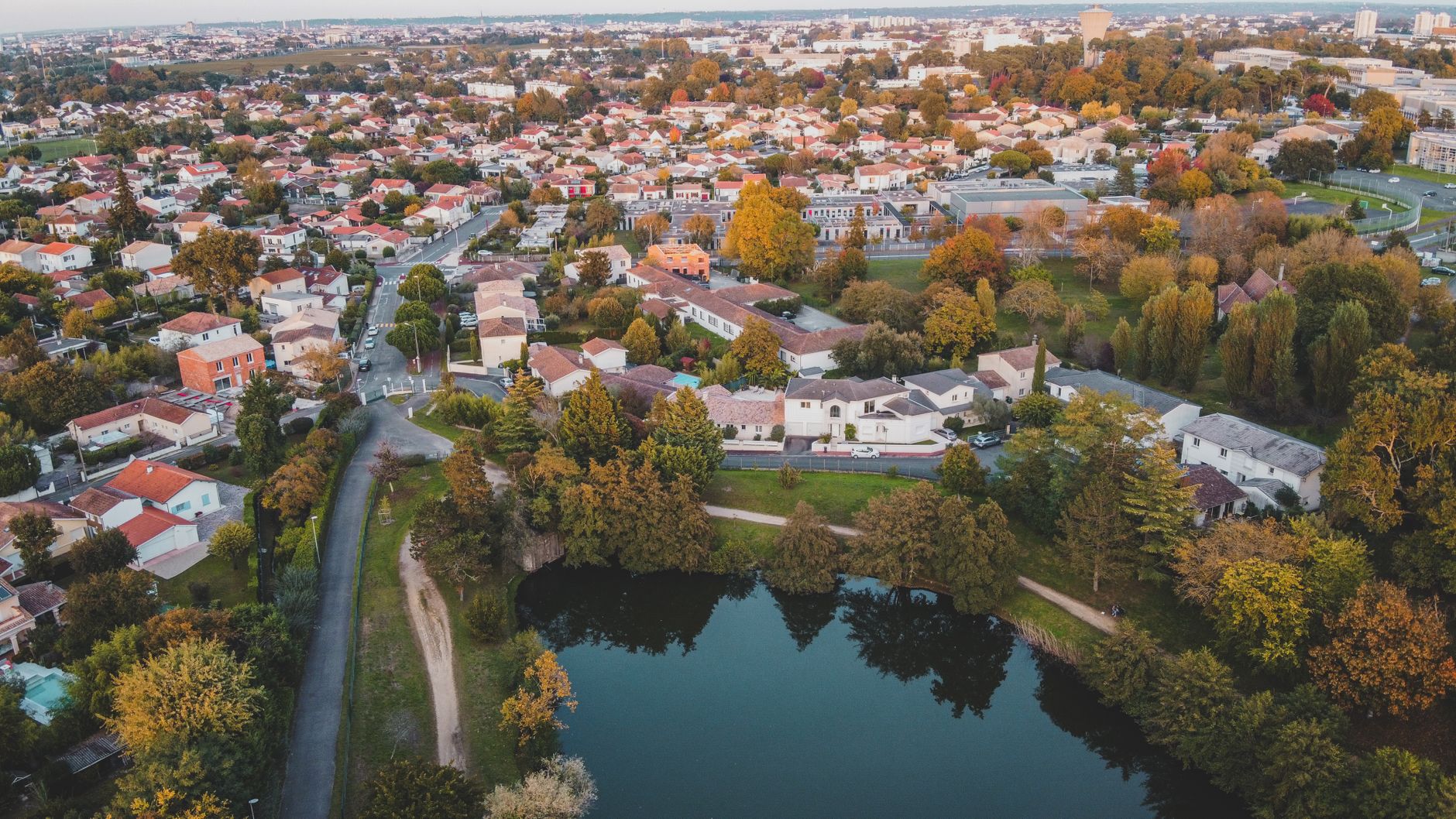 The Ultimate Guide to the Best Bordeaux Neighborhoods: Where to Stay, Sip, and Explore