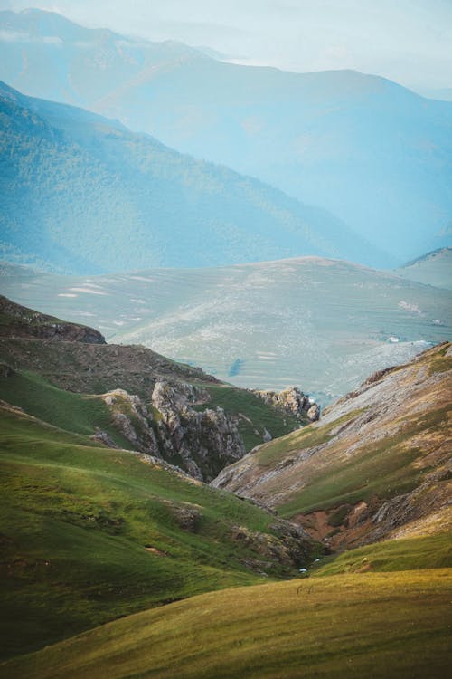 arazi, dağ silsilesi, dağlar içeren Ücretsiz stok fotoğraf