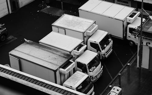 Darmowe zdjęcie z galerii z ciężarówki, czarno-biały, monochromatyczny