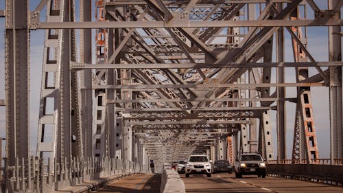 Безкоштовне стокове фото на тему «автомобілі, інфраструктура, сталевий міст»