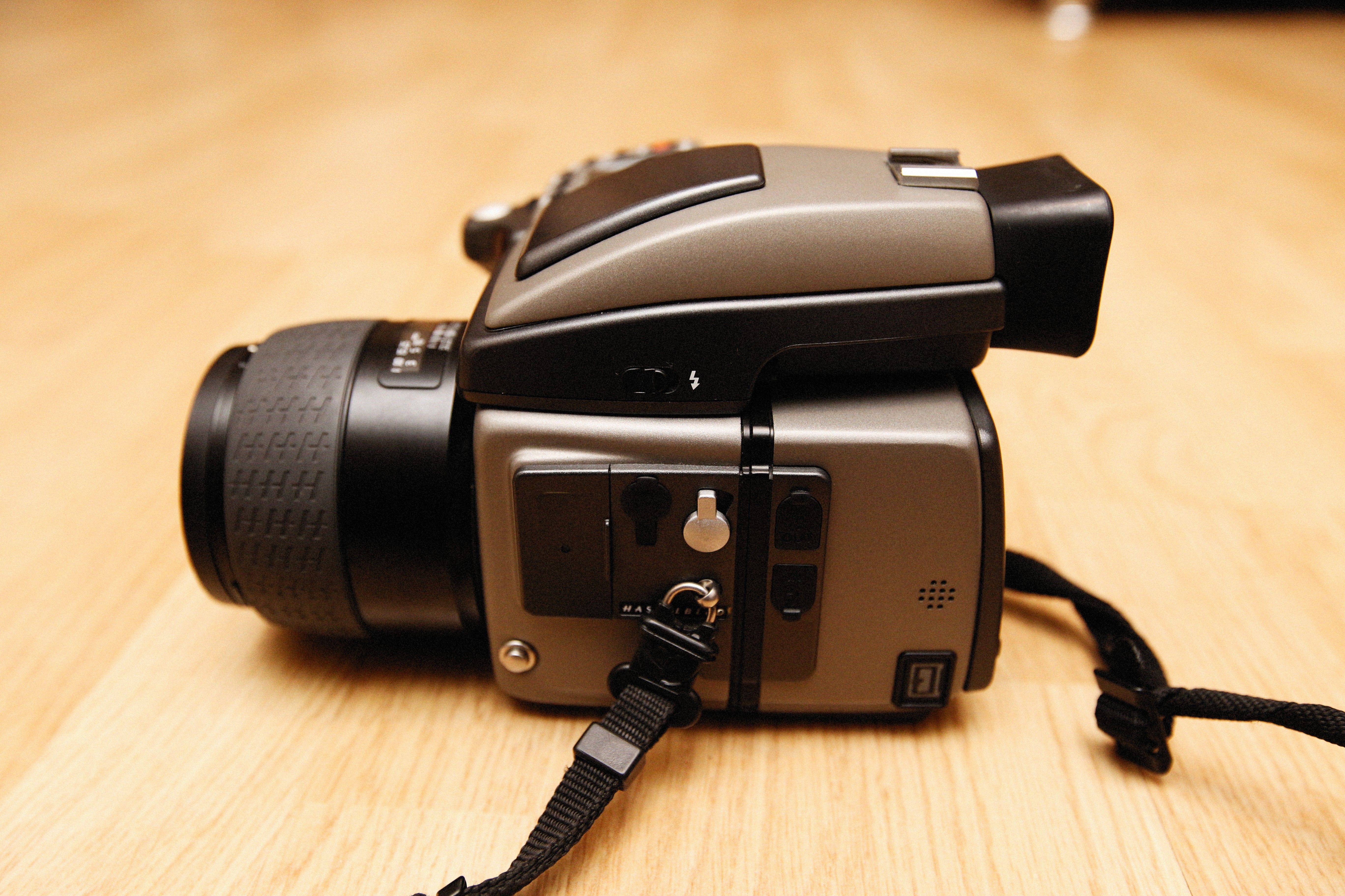 Hasselblad H3D II Body + Prismensucher + 218 Tsd. Auslösungen + Gut (249826) | UK