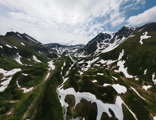 Kostenloses Stock Foto zu bewölkter himmel, grüne berge, kamchatka