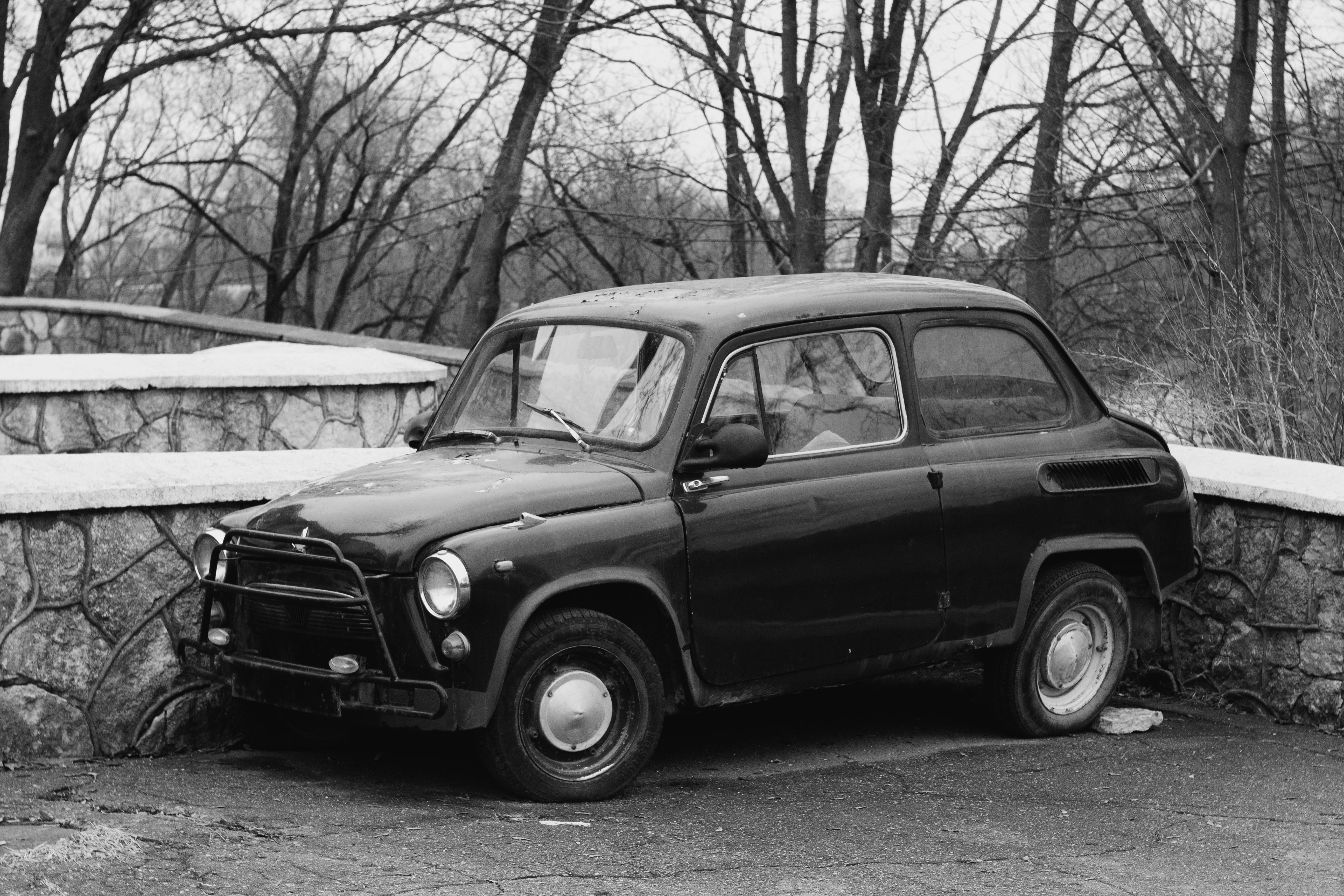 Grayscale Photo of a Vintage Car · Free Stock Photo