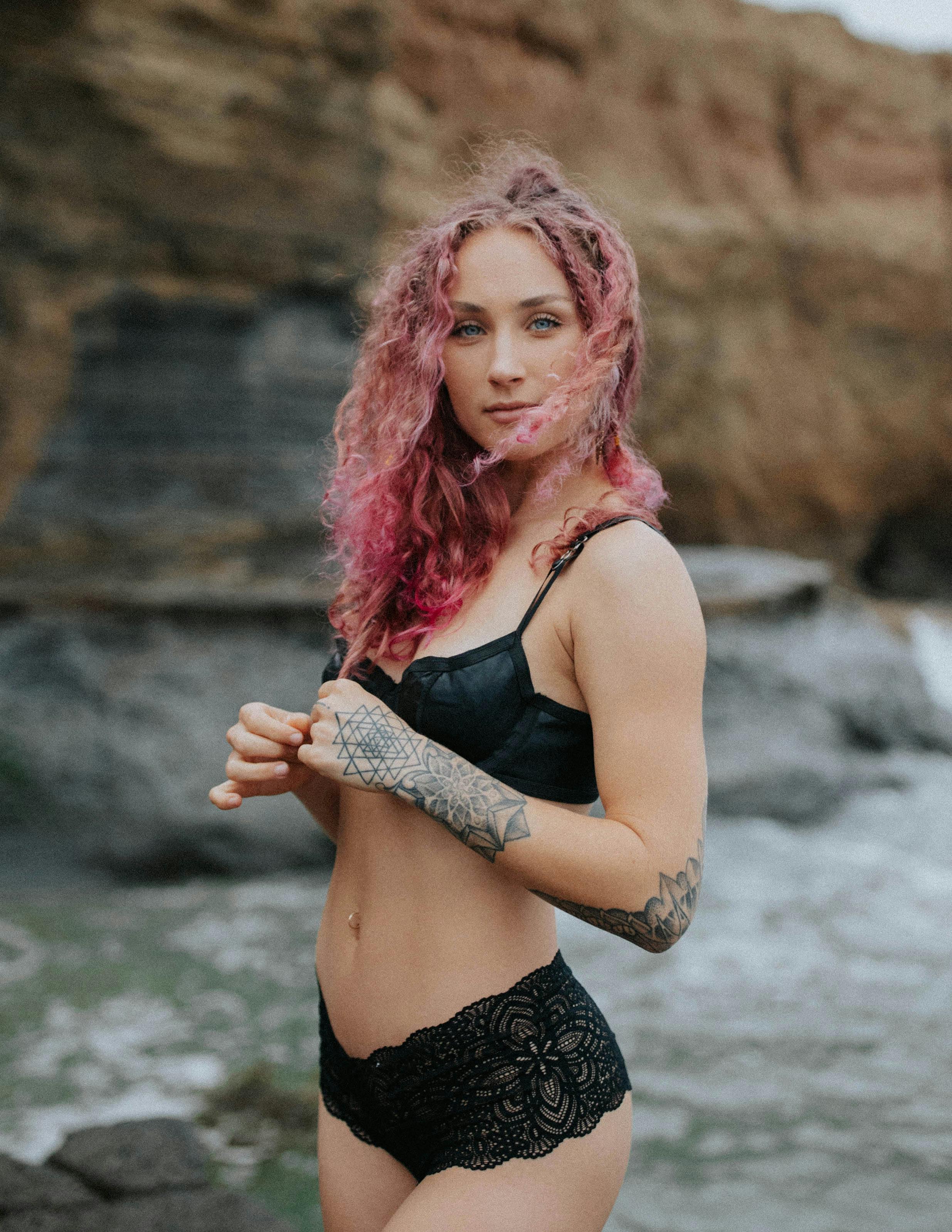 Gratuit Femme Aux Cheveux Roses En Lingerie Noire Photos