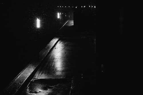 Безкоштовне стокове фото на тему «вечір, відтінки сірого, дорога»