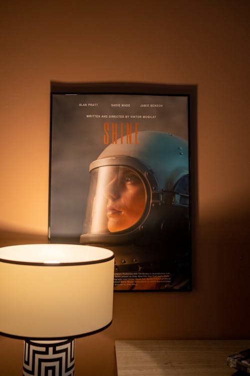 Free Poster of an astronaut and the lamp Stock Photo