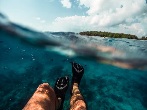 Immagine gratuita di acqua, gambe, mare