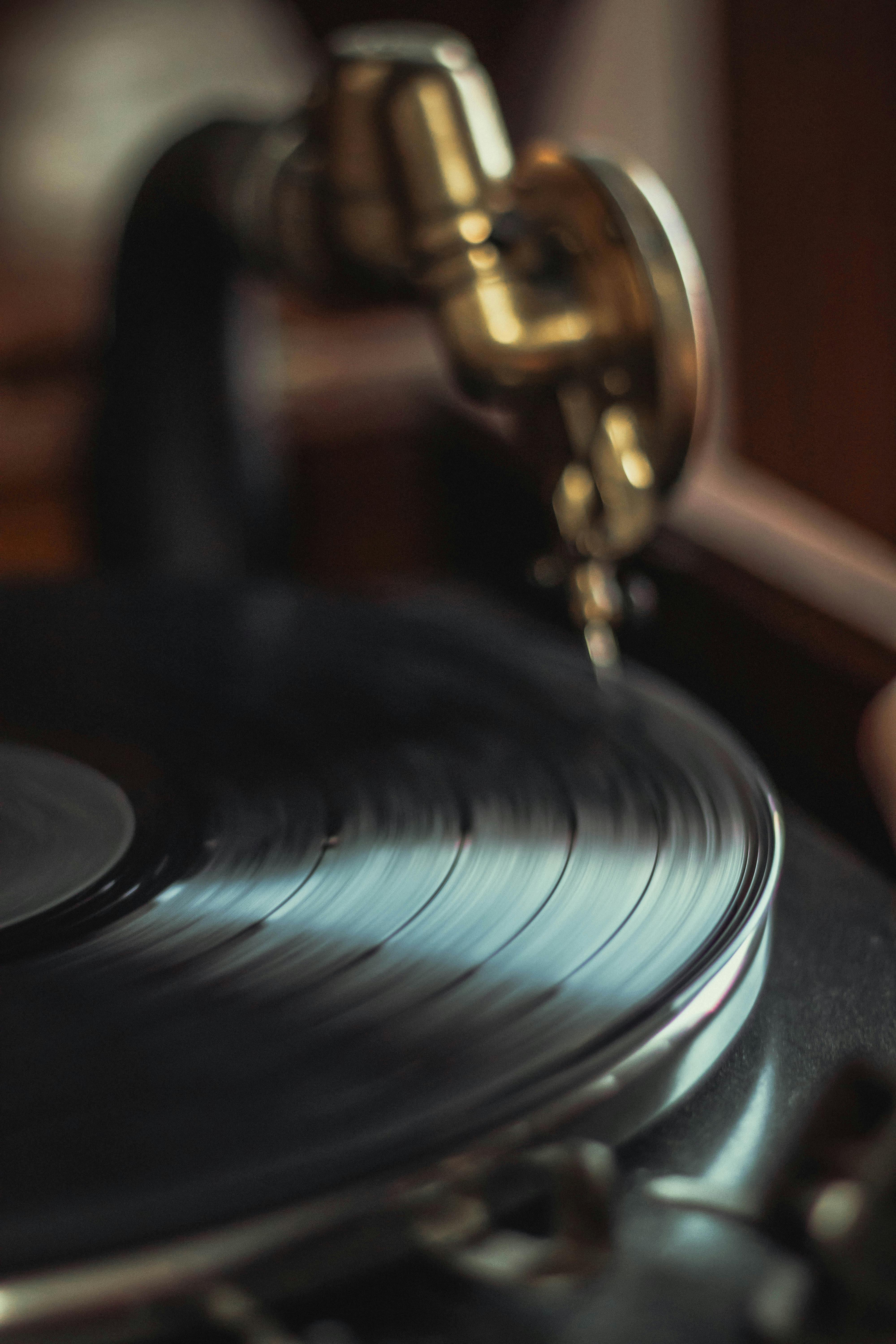 Download wallpapers gramophone, vinyl records, old music player, retro  things, music for desktop free. Pictures for desktop free | Music wallpaper,  Music notes background, Music players