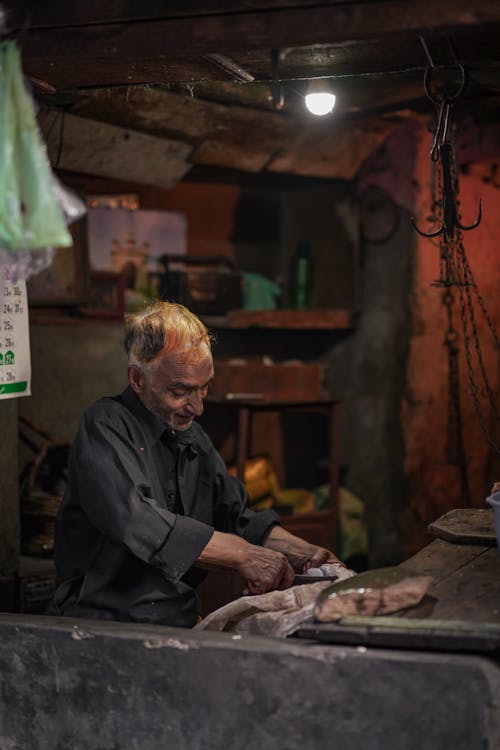 dikey atış, ihtiyar adam, kasap içeren Ücretsiz stok fotoğraf