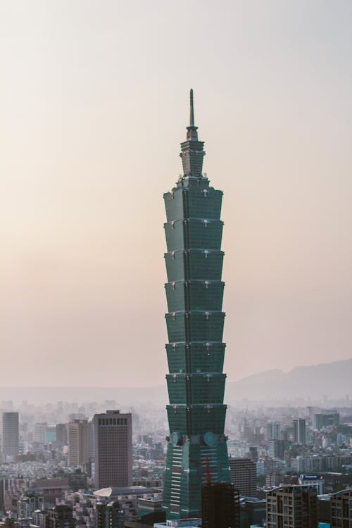 Taipei 101 Di Bawah Langit Yang Cerah Di Siang Hari