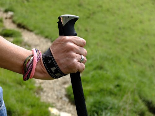 Kostenloses Stock Foto zu berge, hand, hikking