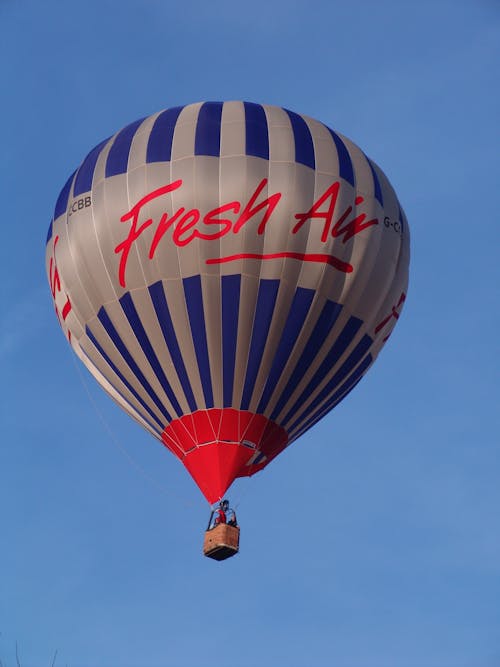 бесплатная Бесплатное стоковое фото с вертикальный выстрел, воздушный шар, голубое небо Стоковое фото