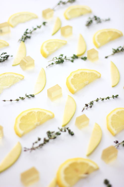Free A Sliced Lemon on a White Surface Stock Photo