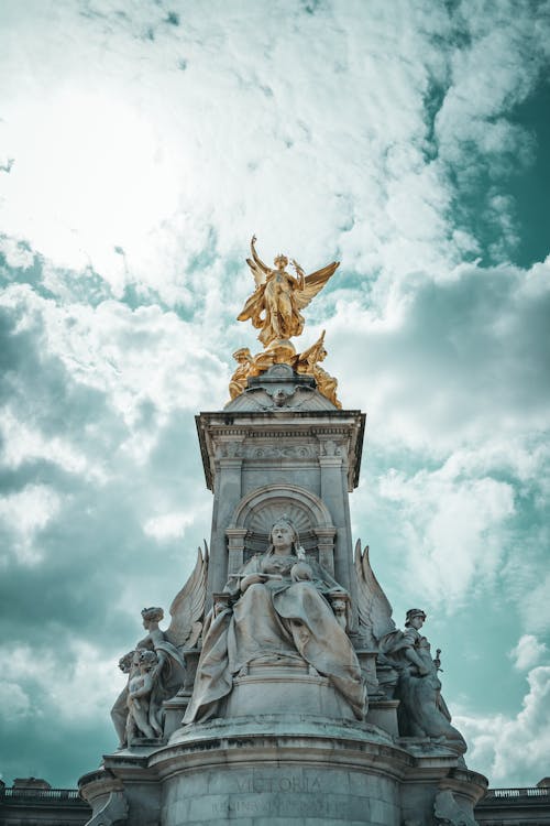 Free Victoria Memorial in London  Stock Photo