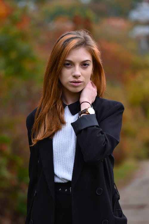 Gratis stockfoto met aantrekkelijk mooi, black blazer, depth of field