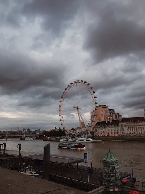 Fotobanka s bezplatnými fotkami na tému London Eye, obloha pokrytá oblakmi, rieka