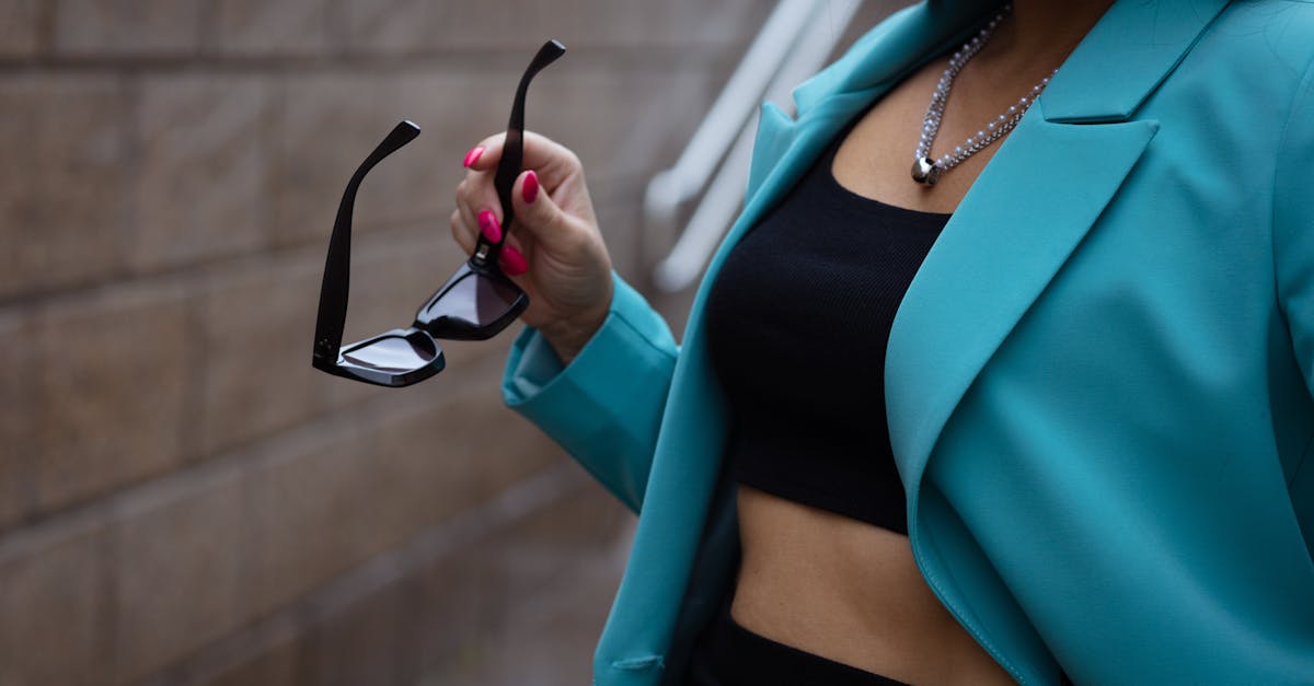 Transforma un outfit sencillo con estos accesorios