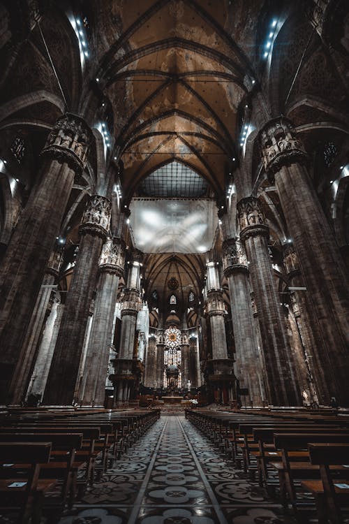 dikey atış, din, duomo di milano içeren Ücretsiz stok fotoğraf