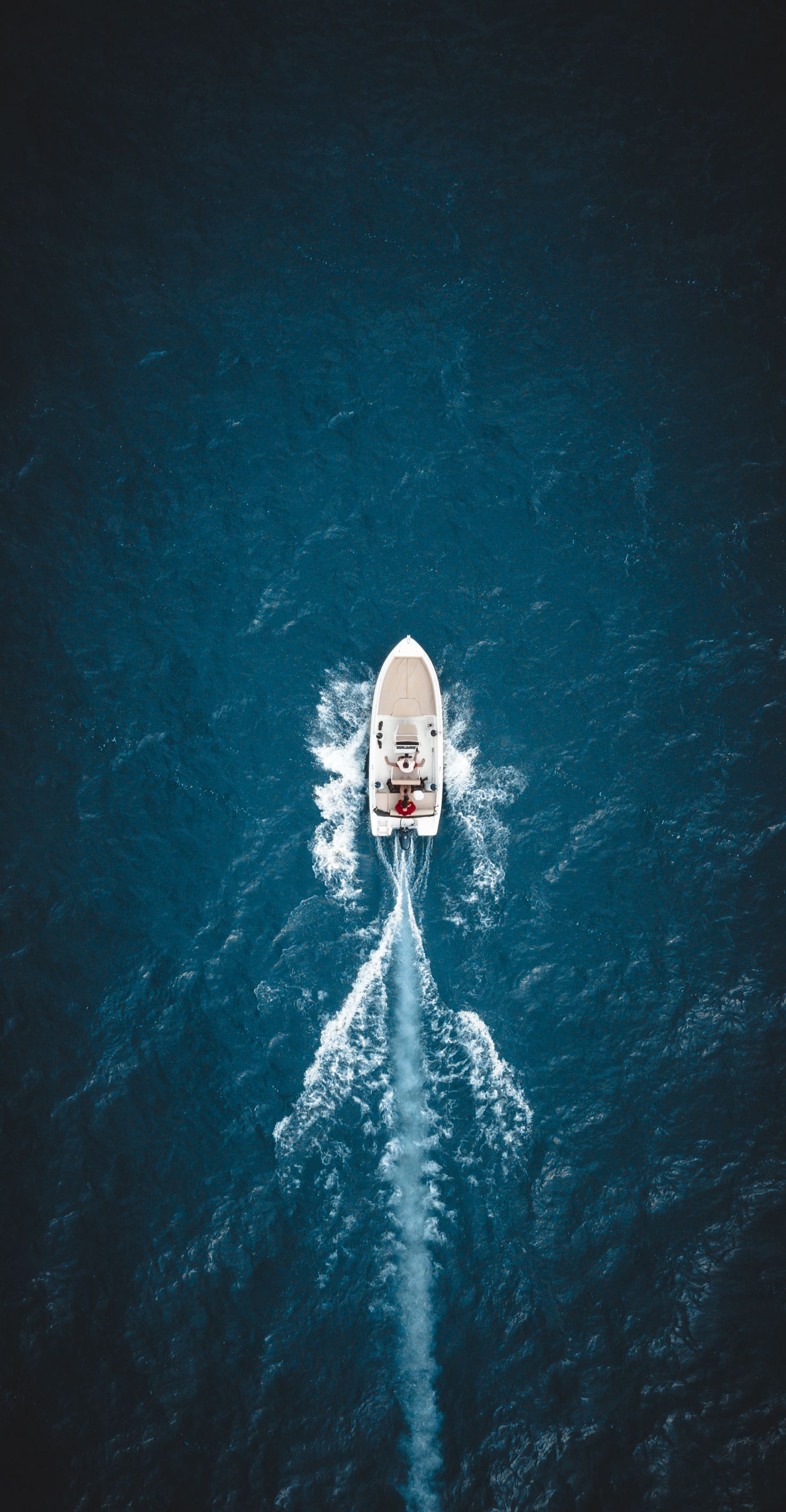 Reel Deal running offshore across turquoise water toward the Gulf Stream
