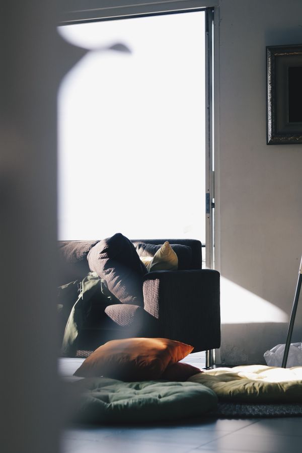 Quiet living room by Kevin Menajang on Pexels