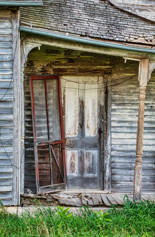 Foto profissional grátis de antigo, porta de entrada, porta de madeira