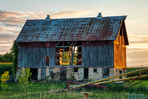Free A Dilapidated Barn in the Countryside Stock Photo