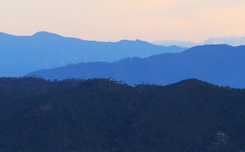 Бесплатное стоковое фото с голубой, гора, горные вершины