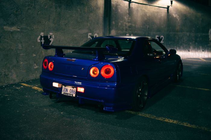 Universal rear spoiler wing