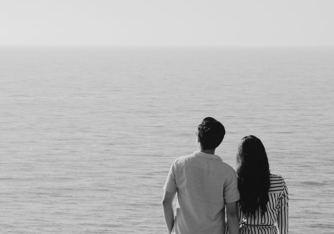 Online dating: starting a conversation on a niche platform