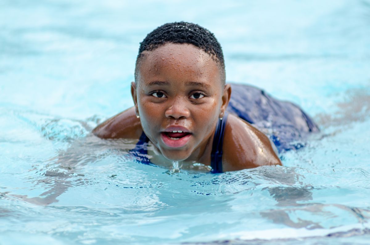 Thumbnail for Cours de natation pour enfants à Dakar : le guide