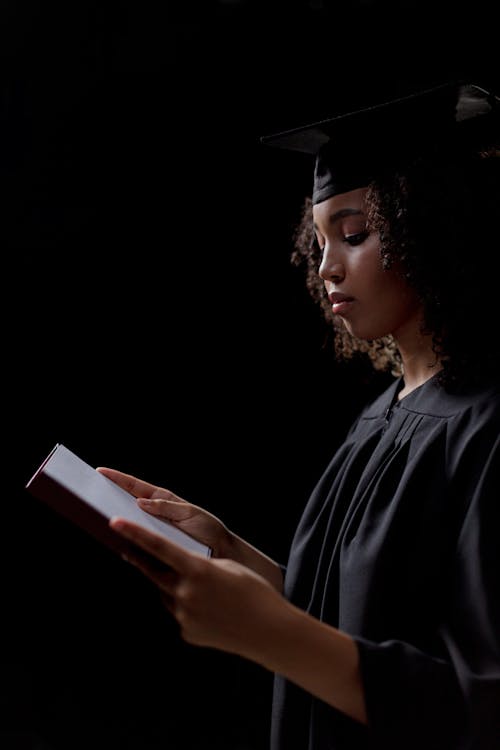 akademik giyim, çeşitlilik, diploma içeren Ücretsiz stok fotoğraf