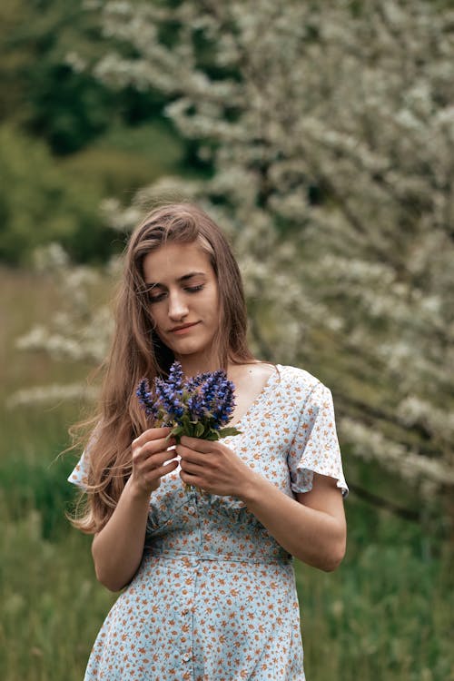 Fotobanka s bezplatnými fotkami na tému človek, držanie, flóra