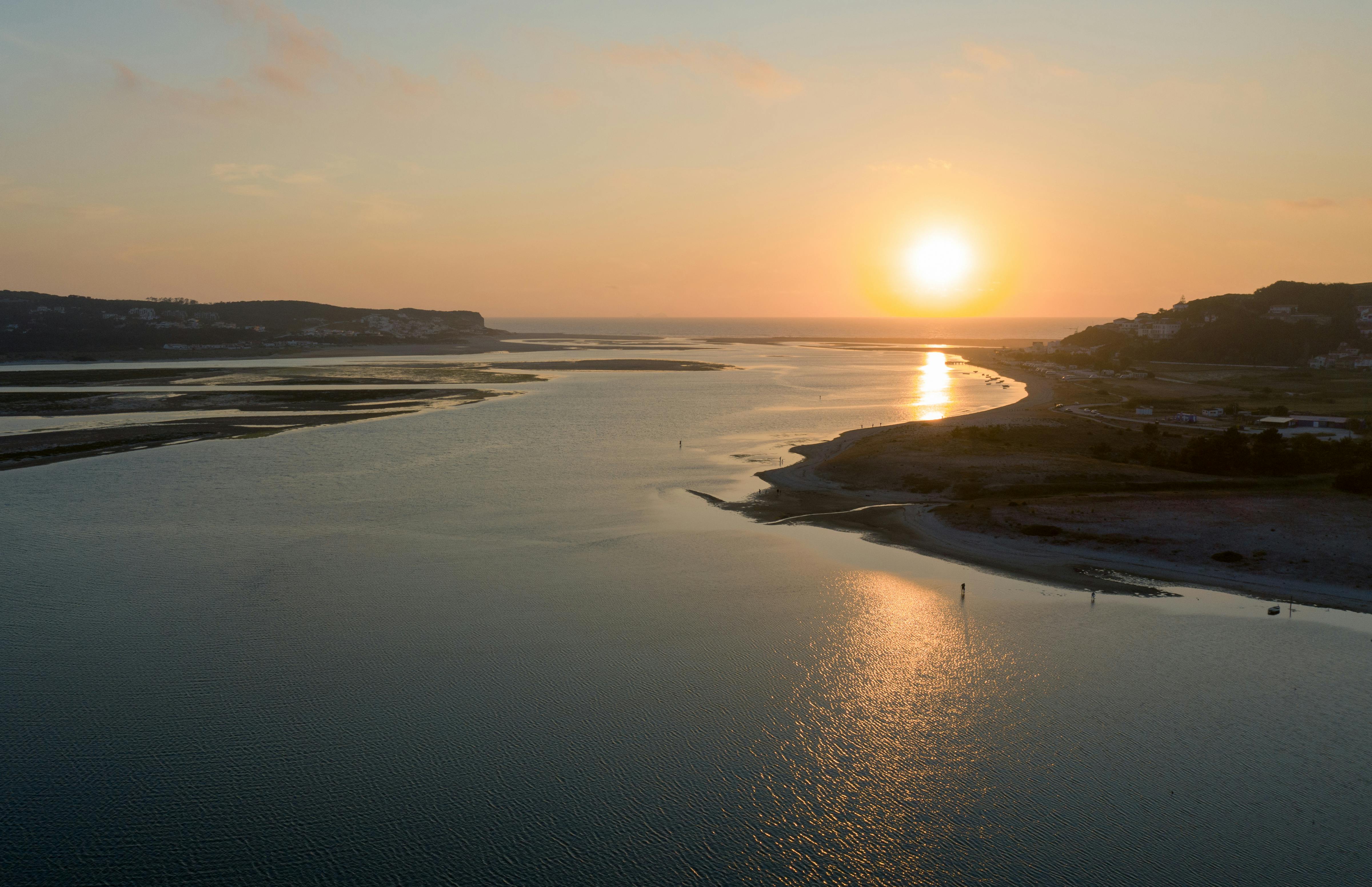 What is a decent hourly wage?